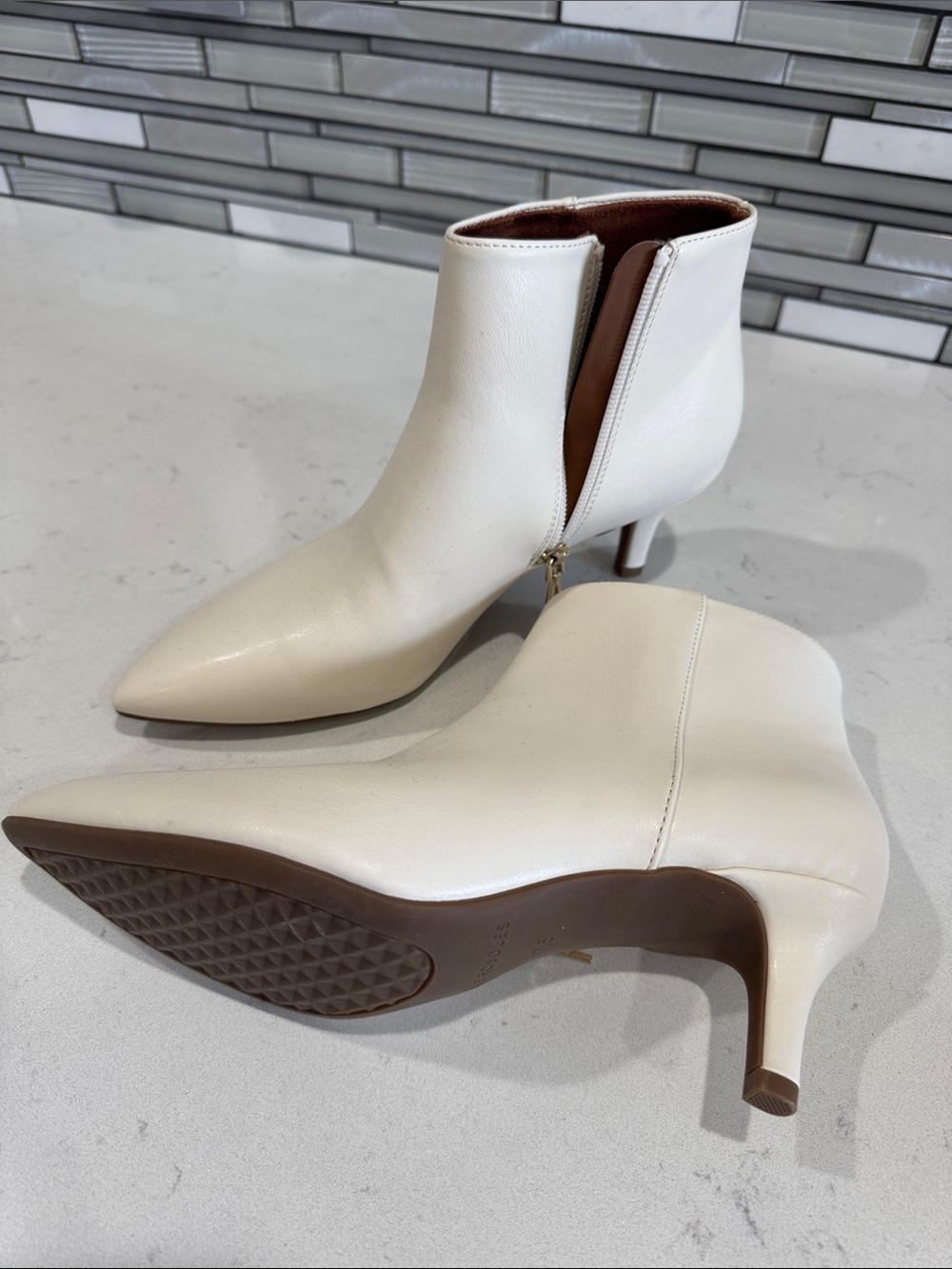 AEROSOLES Cream Pointed-Toe Leather Ankle Booties with Kitten Heel